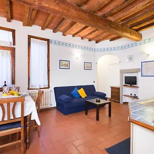 laura-holiday-house.it-tuscanyhotel.com/